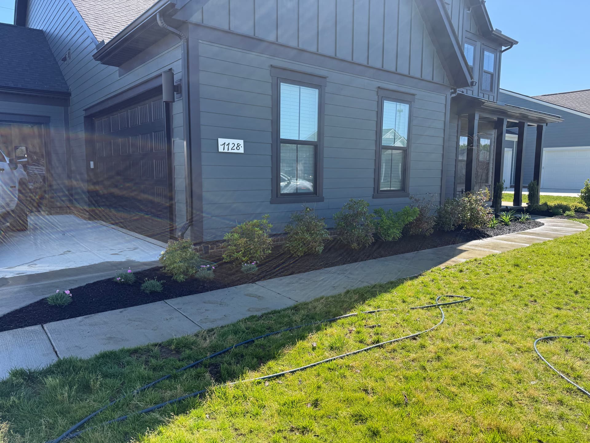 Gallery photos for Fresh Mulch and New Plants Give This Front Yard a Sharper Look: Image #2
